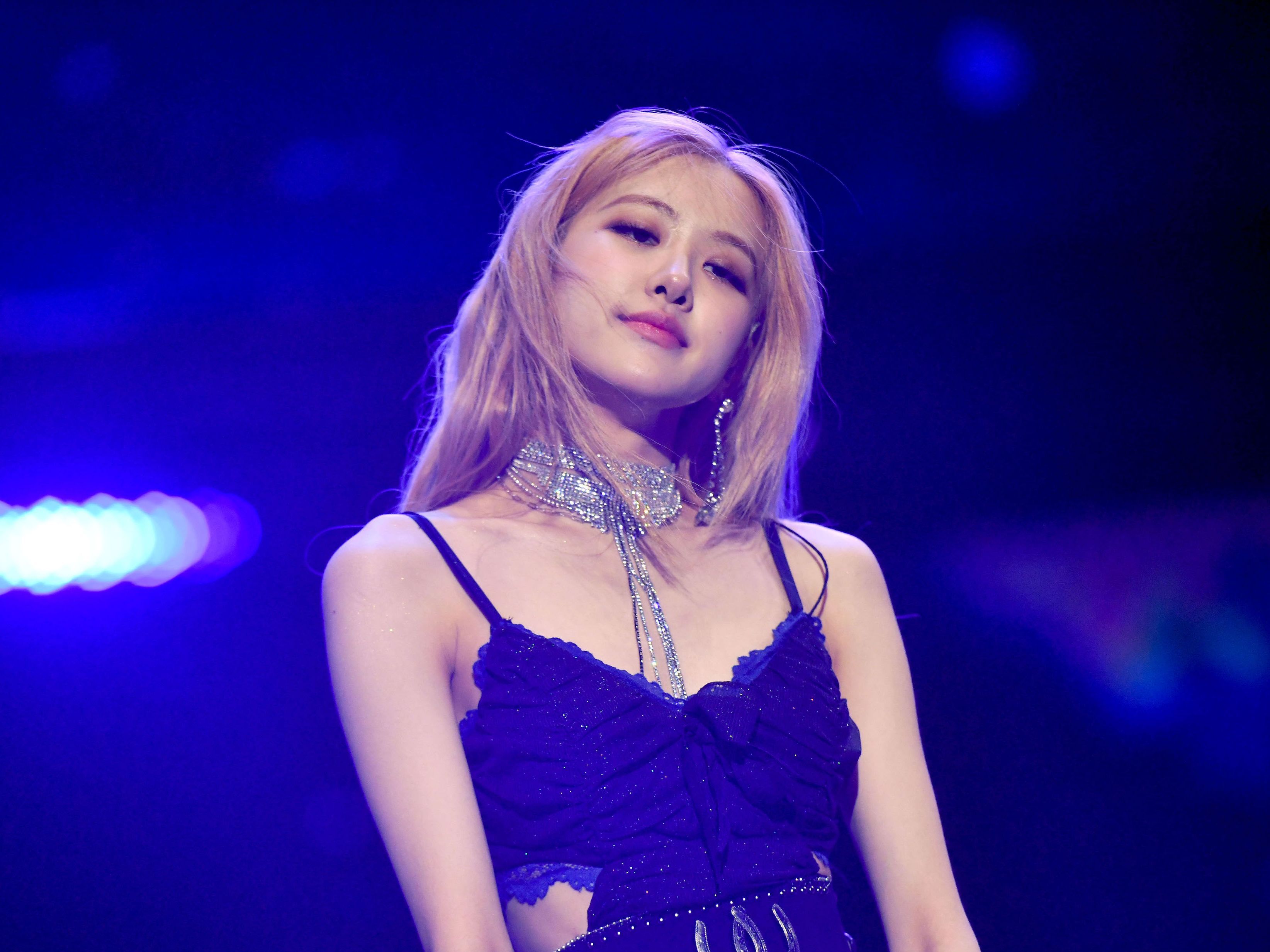 Розэ новозеландская певица. Розе из blackpink 2021. Розэ новозеландская певица слушать. Rose 2016 blackpink. Розэ новозеландская певица торс.